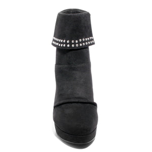 front view black heeled bootie